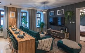 Spacious Apart ~ 150M Main Square ~ Self Check-In 24H